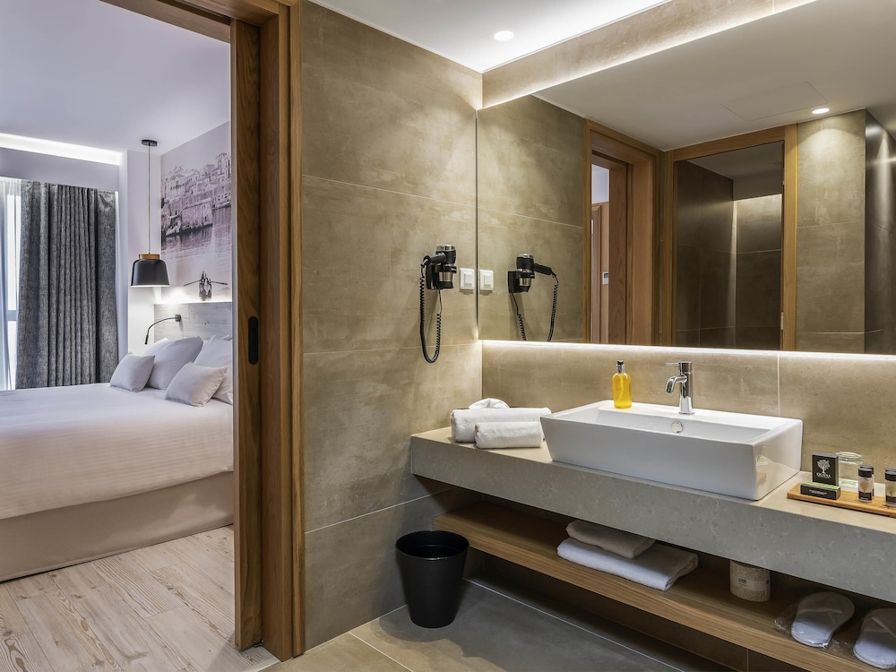 Ibis Styles Heraklion Central — Hotel rooms in Heraklion