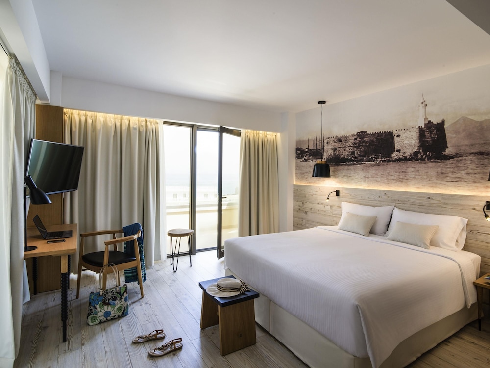 Ibis Styles Heraklion Central — Hotel rooms in Heraklion