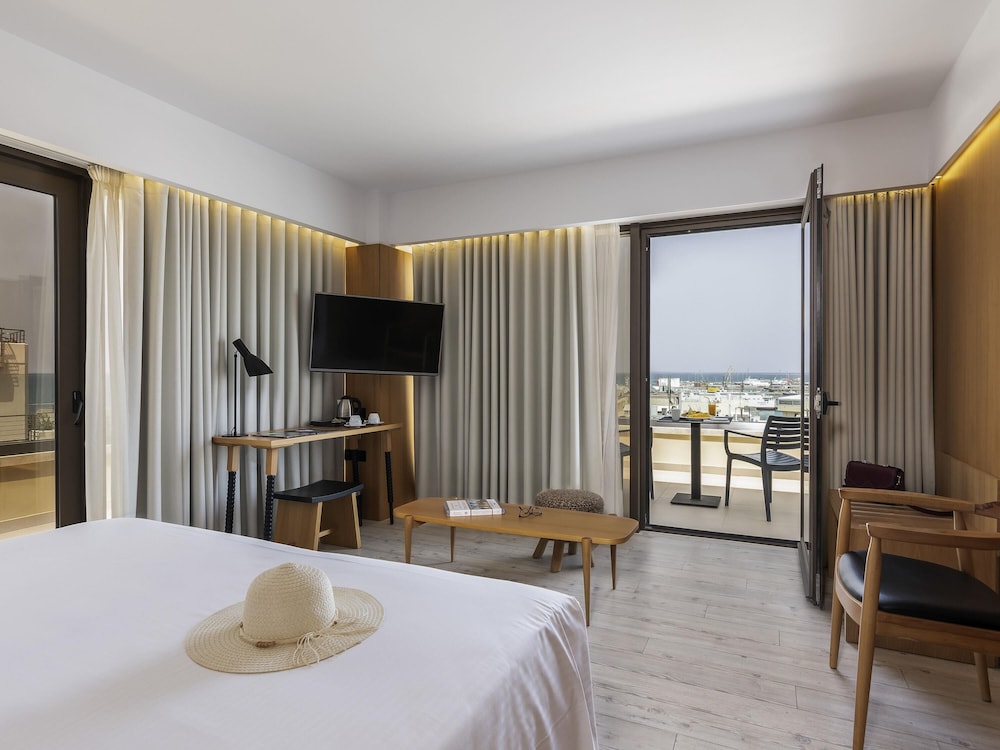 Ibis Styles Heraklion Central — Hotel rooms in Heraklion