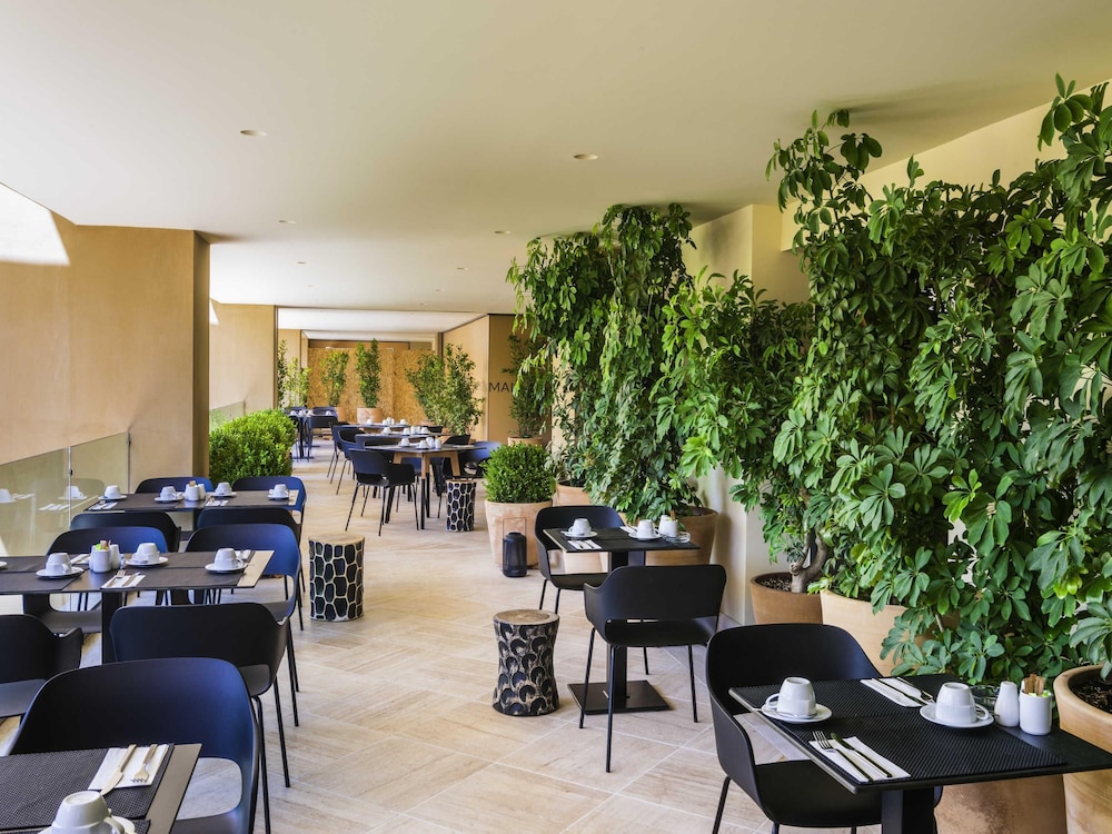 Ibis Styles Heraklion Central — Restaurant & bars in Heraklion