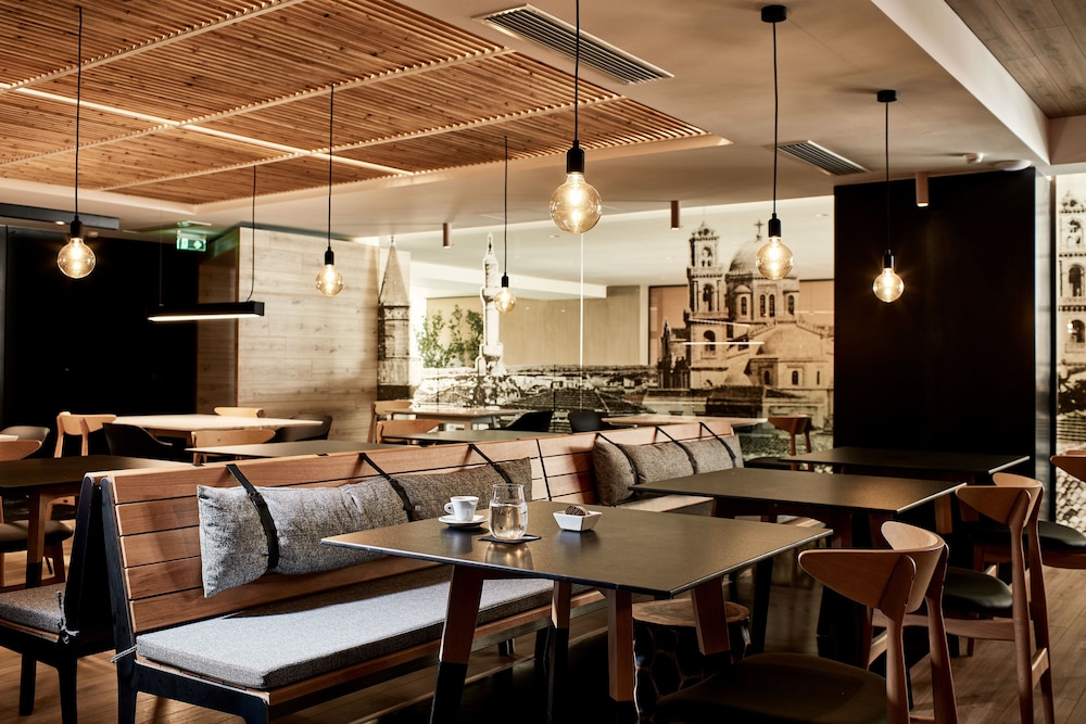 Ibis Styles Heraklion Central — Restaurant & bars in Heraklion