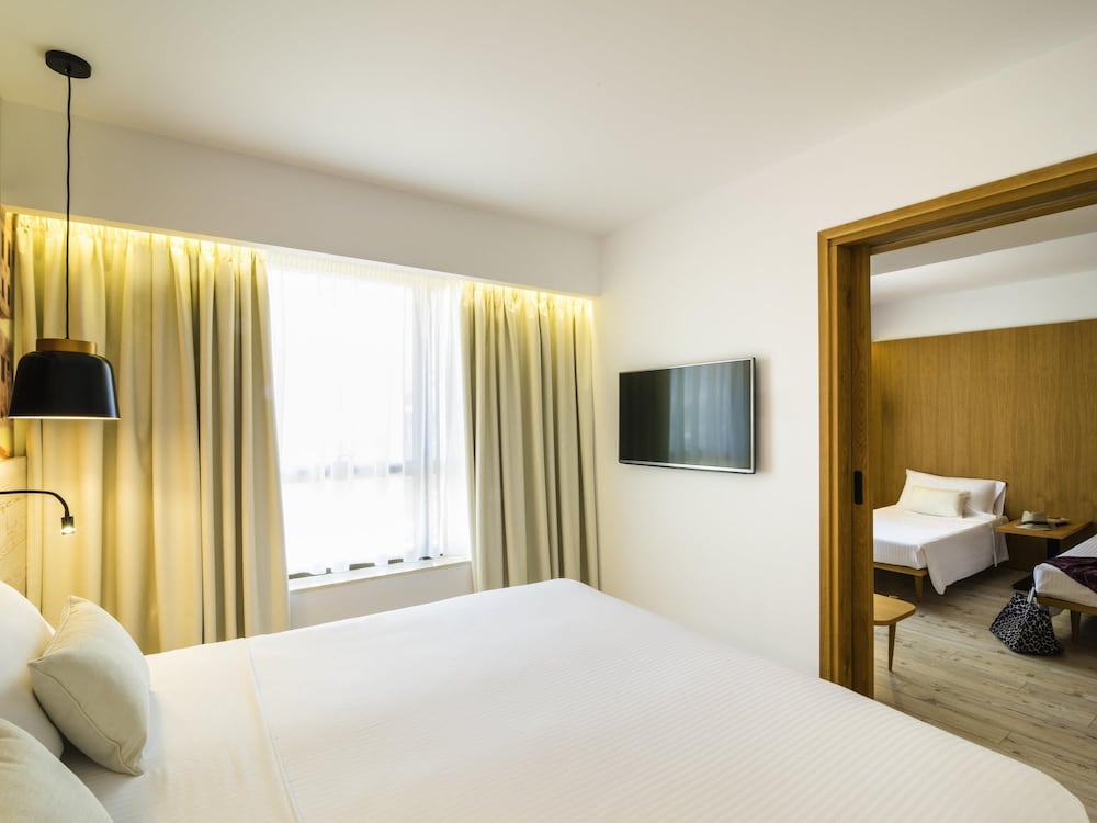 Ibis Styles Heraklion Central — Hotel rooms in Heraklion