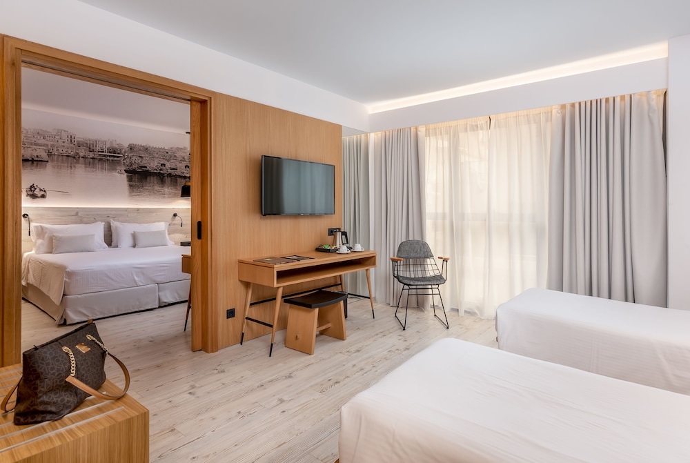 Ibis Styles Heraklion Central — Hotel rooms in Heraklion