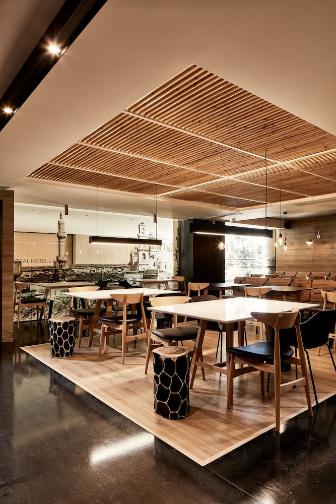 Ibis Styles Heraklion Central — Restaurant & bars in Heraklion