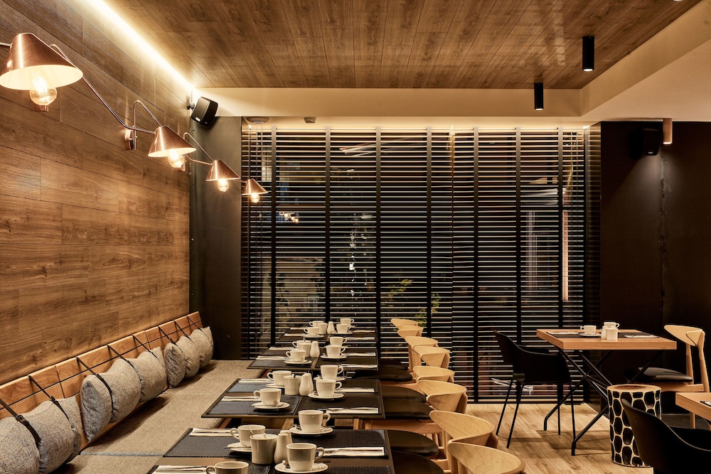 Ibis Styles Heraklion Central — Restaurant & bars in Heraklion