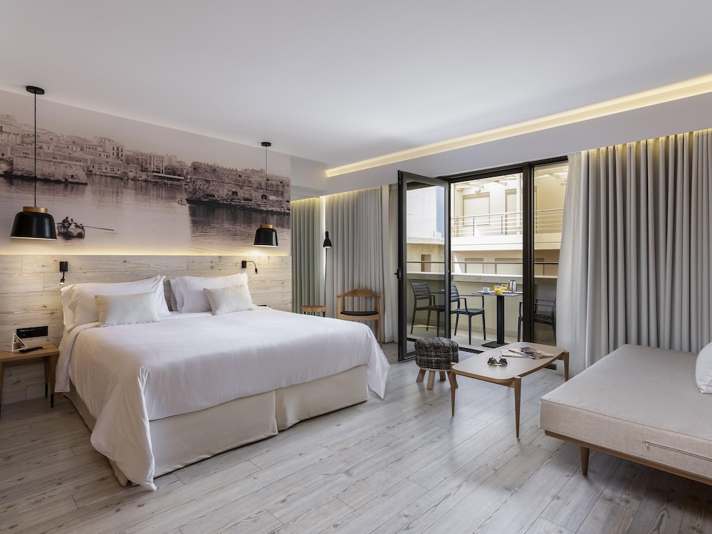 Ibis Styles Heraklion Central — Hotel rooms in Heraklion