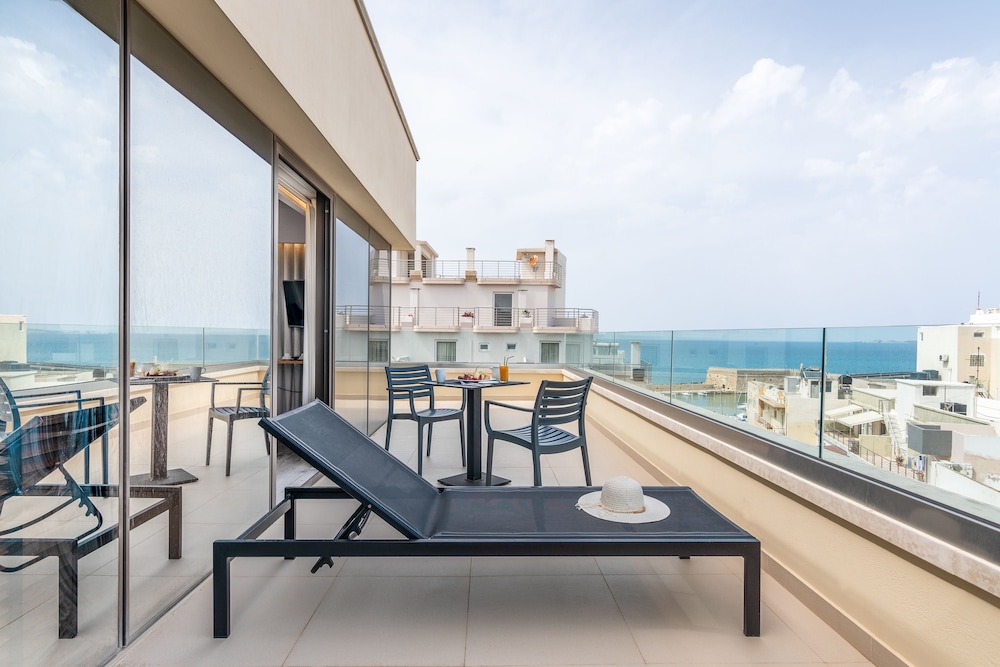 Ibis Styles Heraklion Central — Hotel rooms in Heraklion