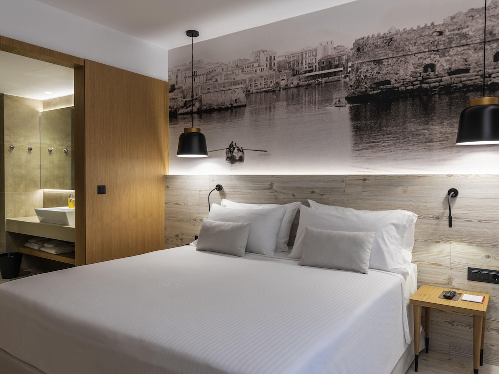Ibis Styles Heraklion Central — Hotel rooms in Heraklion