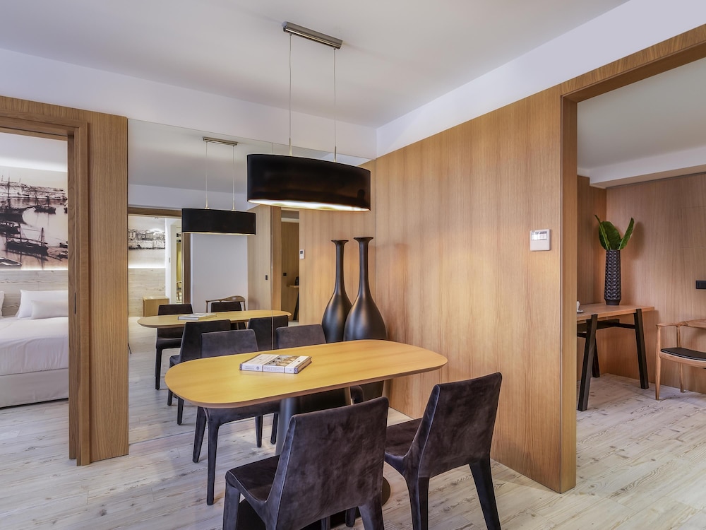 Ibis Styles Heraklion Central — Restaurant & bars in Heraklion