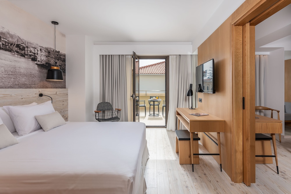 Ibis Styles Heraklion Central — Hotel rooms in Heraklion