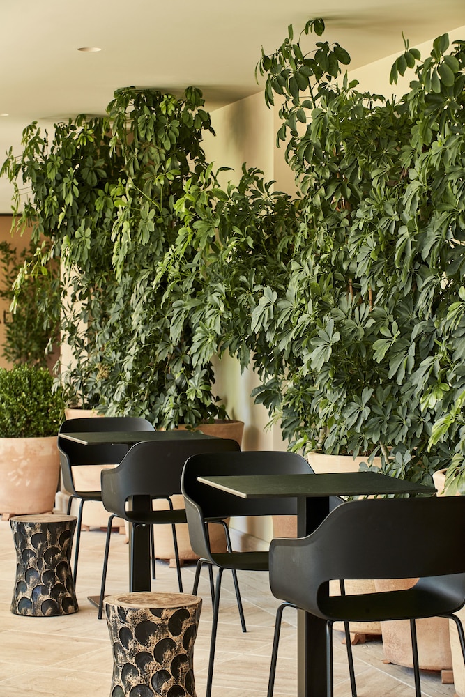 Ibis Styles Heraklion Central — Restaurant & bars in Heraklion