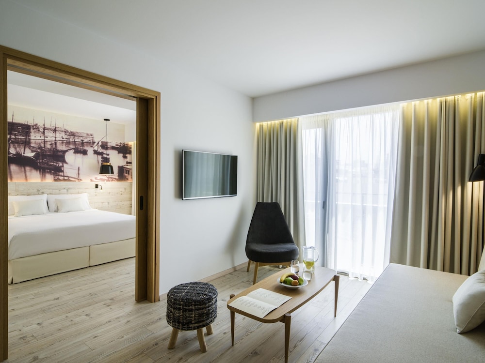 Ibis Styles Heraklion Central — Hotel rooms in Heraklion