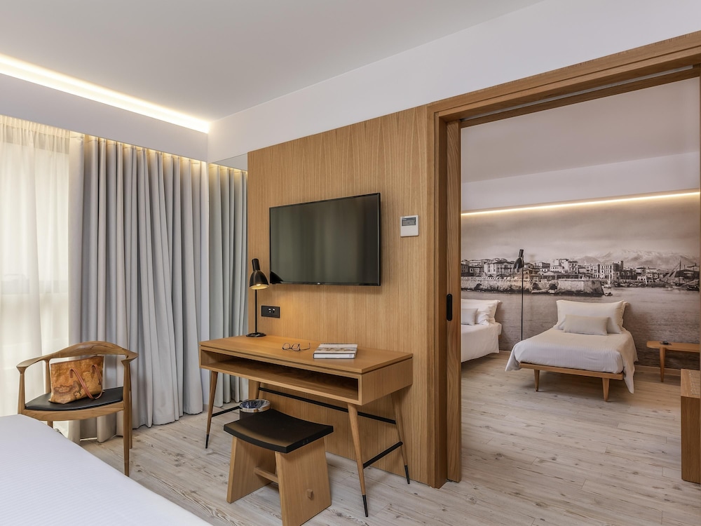 Ibis Styles Heraklion Central — Hotel rooms in Heraklion