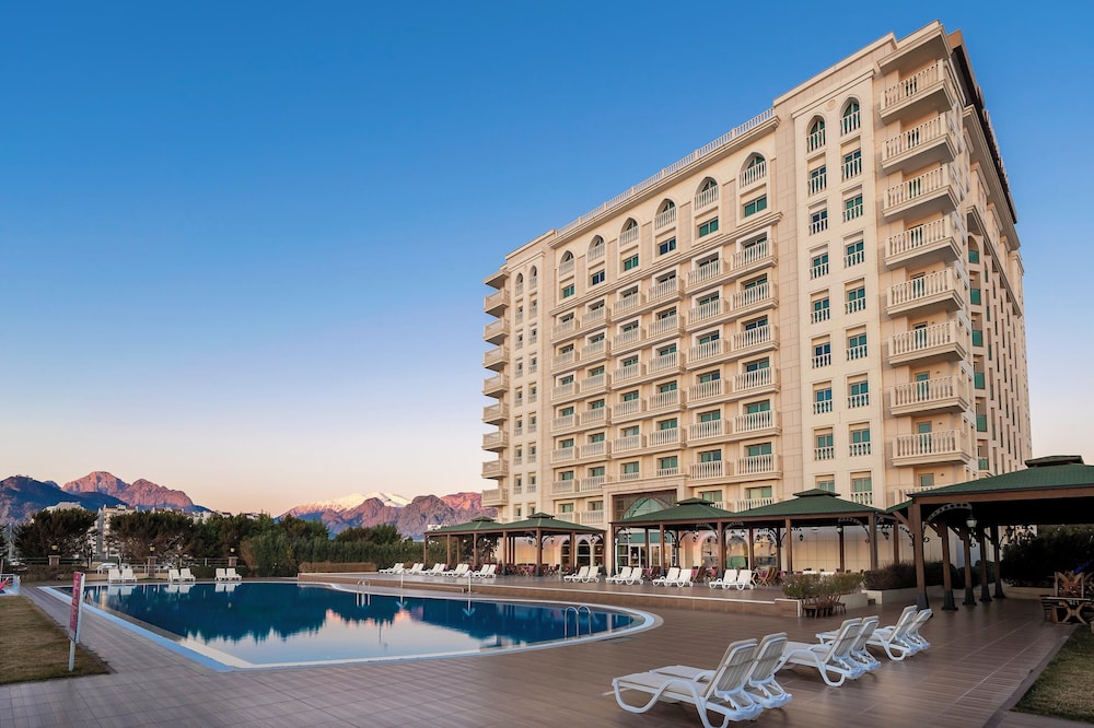 Crowne Plaza Hotel Antalya by IHG — Hotel building in Antalya