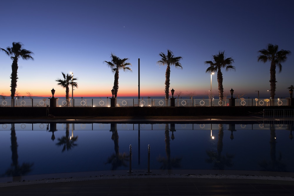 Crowne Plaza Hotel Antalya by IHG — Swimming pool in Antalya