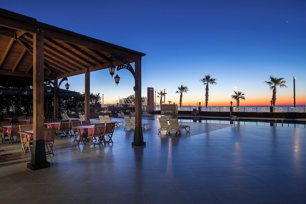 Crowne Plaza Hotel Antalya by IHG — Swimming pool in Antalya