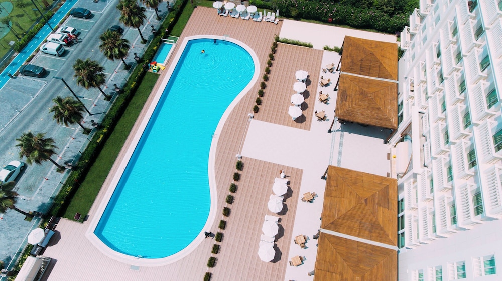 Crowne Plaza Hotel Antalya by IHG — Swimming pool in Antalya