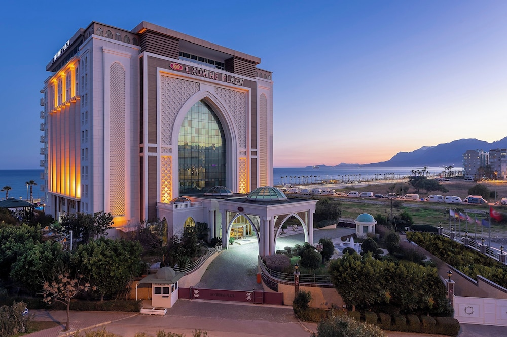 Crowne Plaza Hotel Antalya by IHG — Hotel building in Antalya