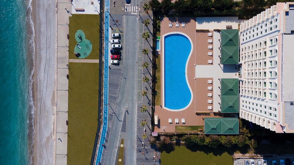 Crowne Plaza Hotel Antalya by IHG — Swimming pool in Antalya