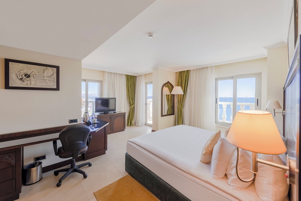 Crowne Plaza Hotel Antalya by IHG — Hotel rooms in Antalya