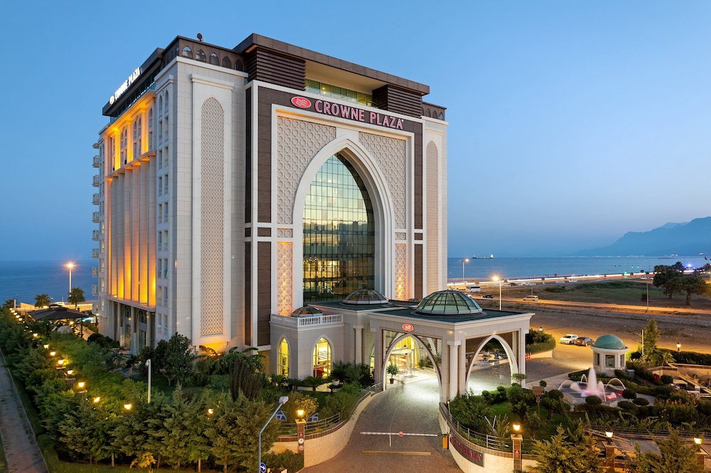 Crowne Plaza Hotel Antalya by IHG — Hotel building in Antalya