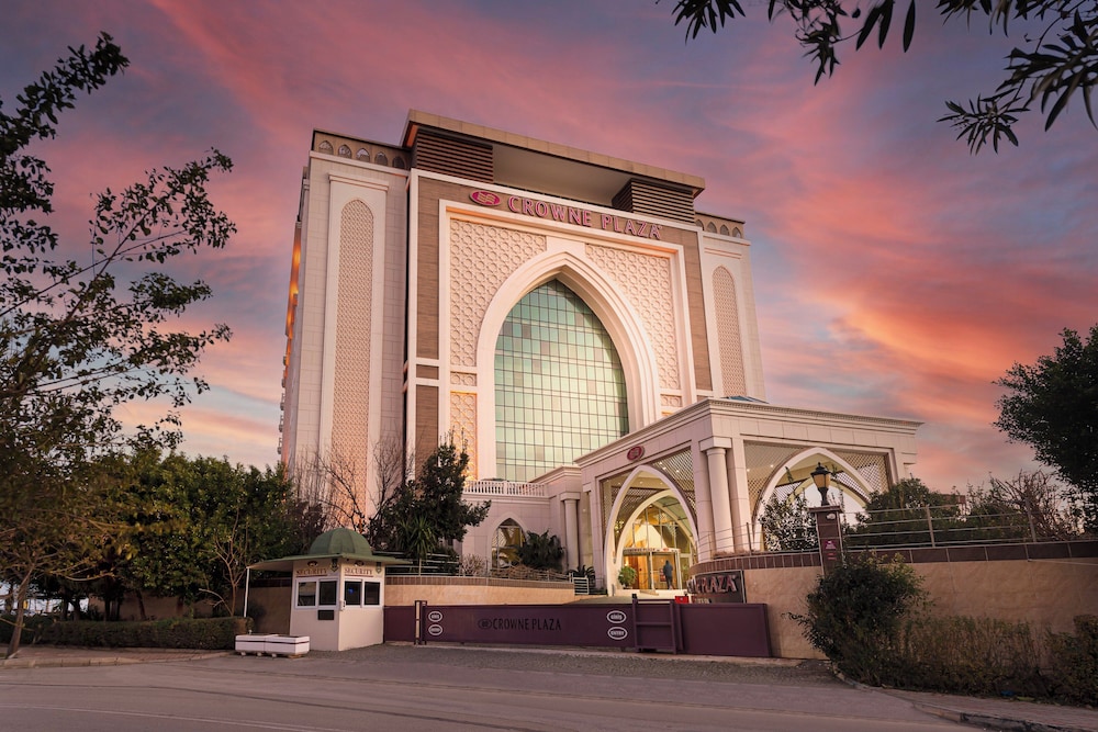 Crowne Plaza Hotel Antalya by IHG — Hotel building in Antalya
