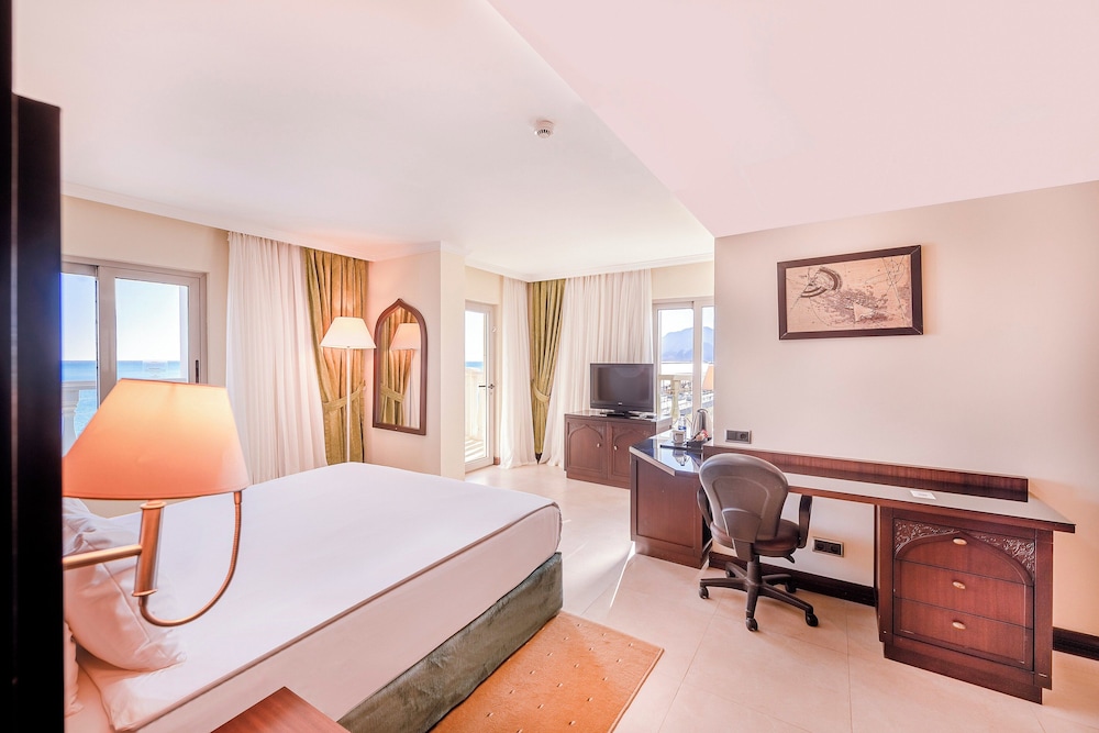 Crowne Plaza Hotel Antalya by IHG — Hotel rooms in Antalya
