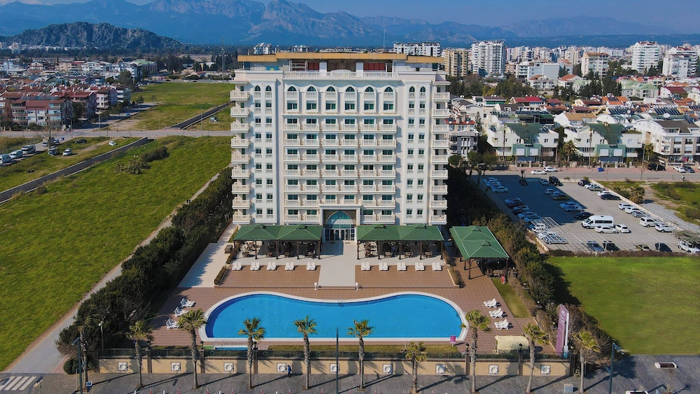 Crowne Plaza Hotel Antalya by IHG — Hotel building in Antalya