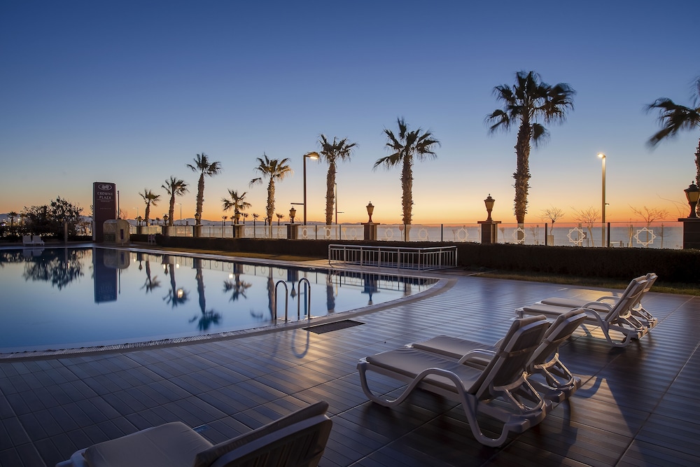 Crowne Plaza Hotel Antalya by IHG — Swimming pool in Antalya