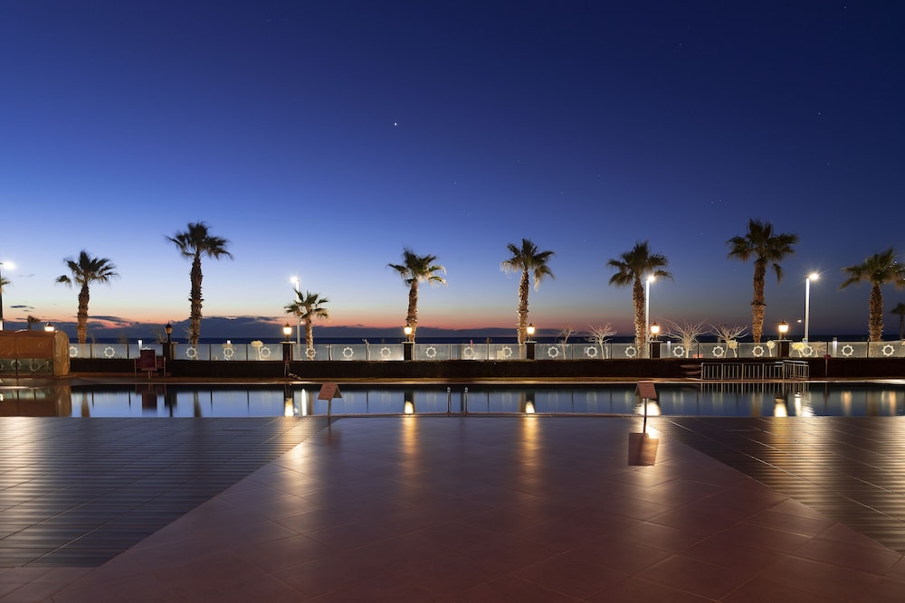 Crowne Plaza Hotel Antalya by IHG — Swimming pool in Antalya