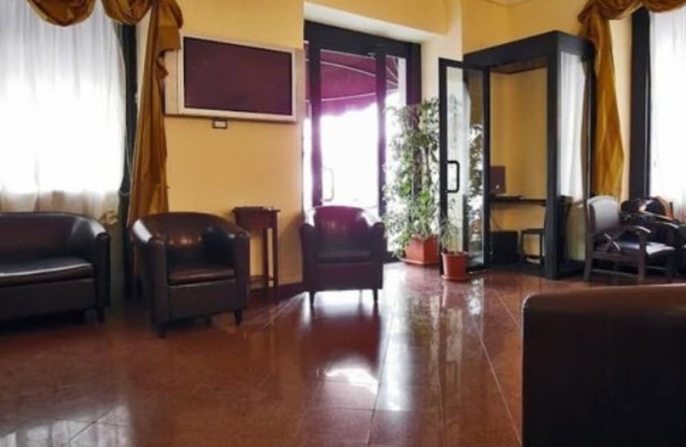 Hotel California — Hotel building in Rome, Lazio