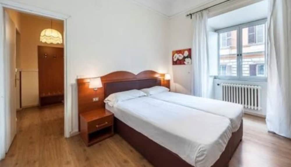 Hotel California — Hotel rooms in Rome, Lazio