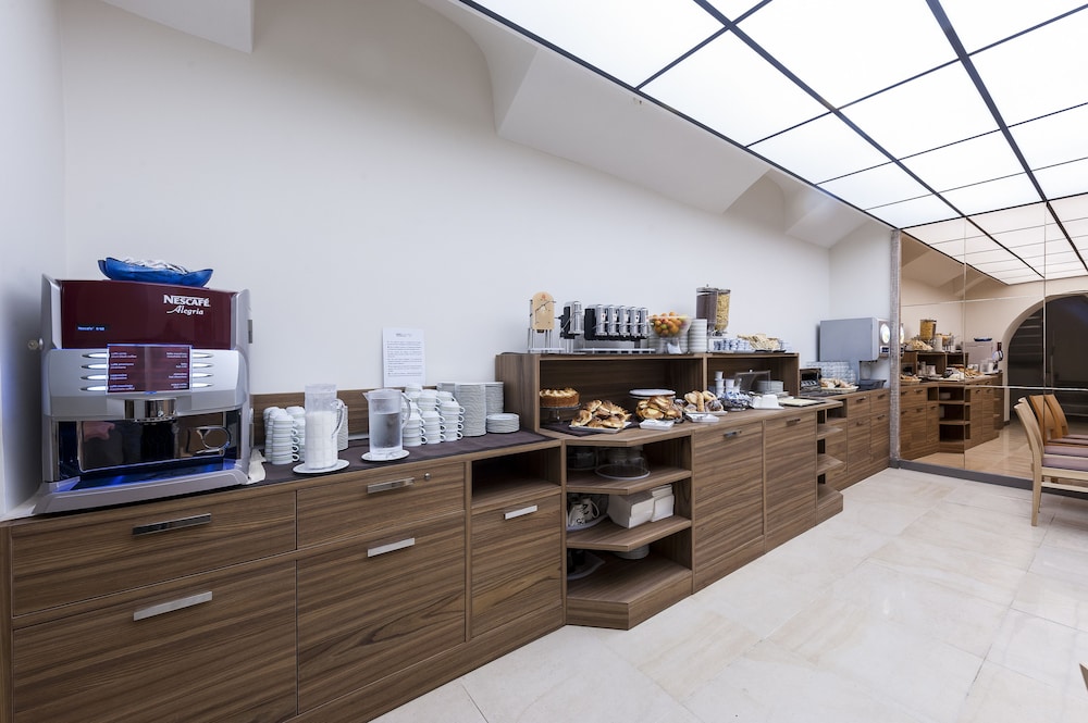 Hotel California — Restaurant & bars in Rome, Lazio