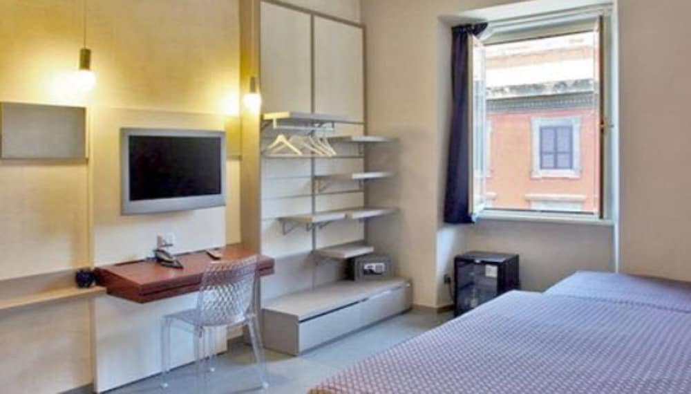 Hotel California — Hotel rooms in Rome, Lazio