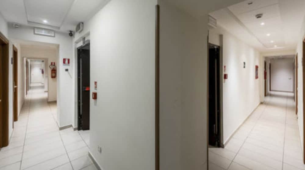 Hotel California — Hotel building in Rome, Lazio