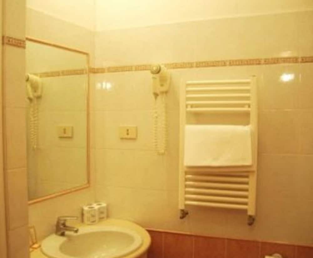 Hotel California — Hotel rooms in Rome, Lazio