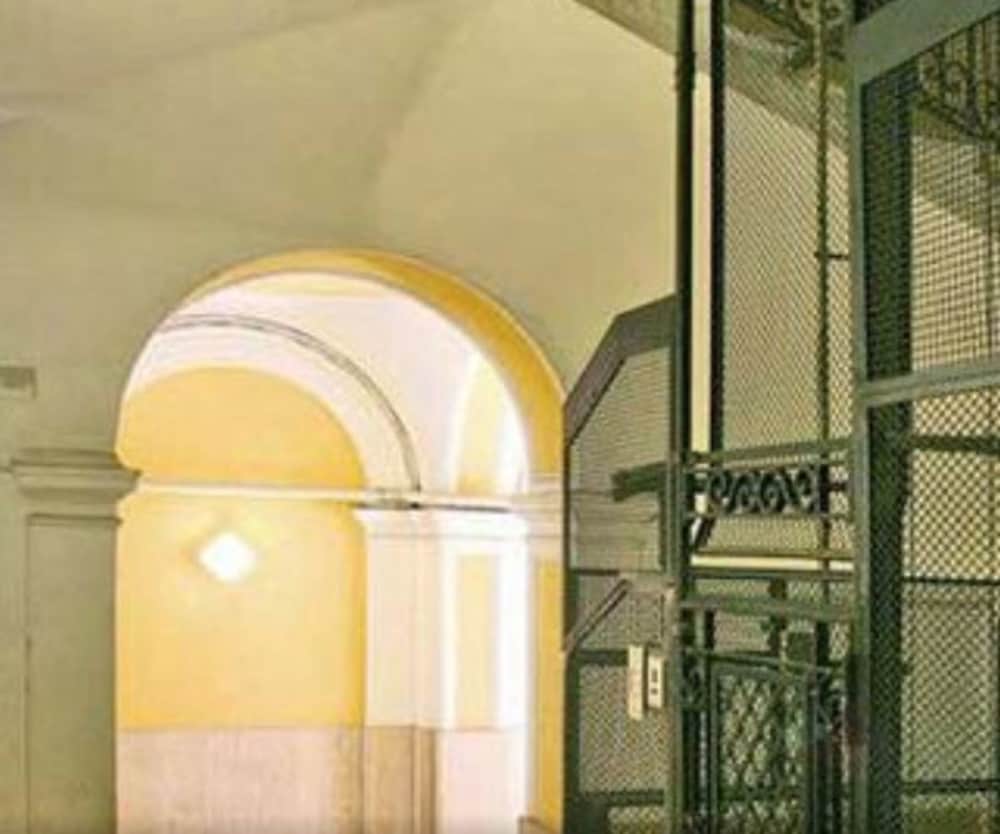 Hotel California — Hotel building in Rome, Lazio