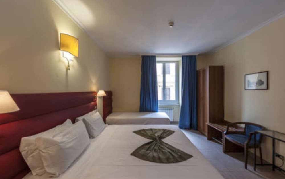 Hotel California — Hotel rooms in Rome, Lazio