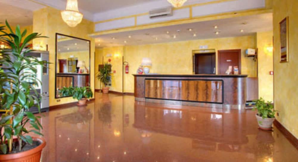 Hotel California — Hotel building in Rome, Lazio
