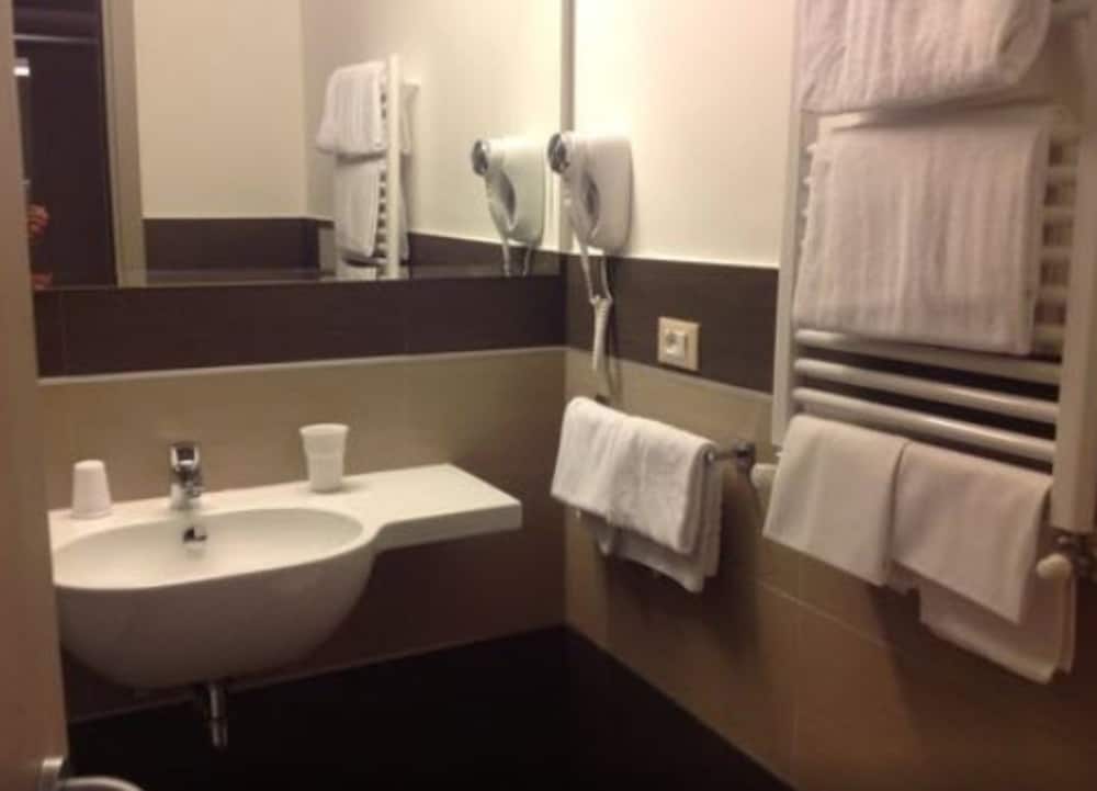 Hotel California — Hotel rooms in Rome, Lazio
