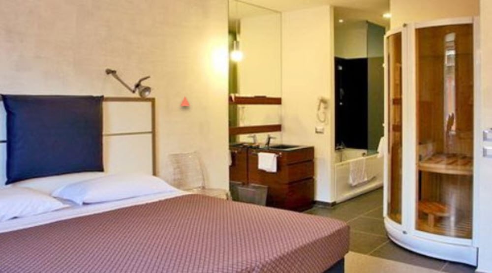 Hotel California — Hotel rooms in Rome, Lazio