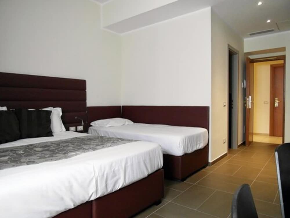 Hotel California — Hotel rooms in Rome, Lazio