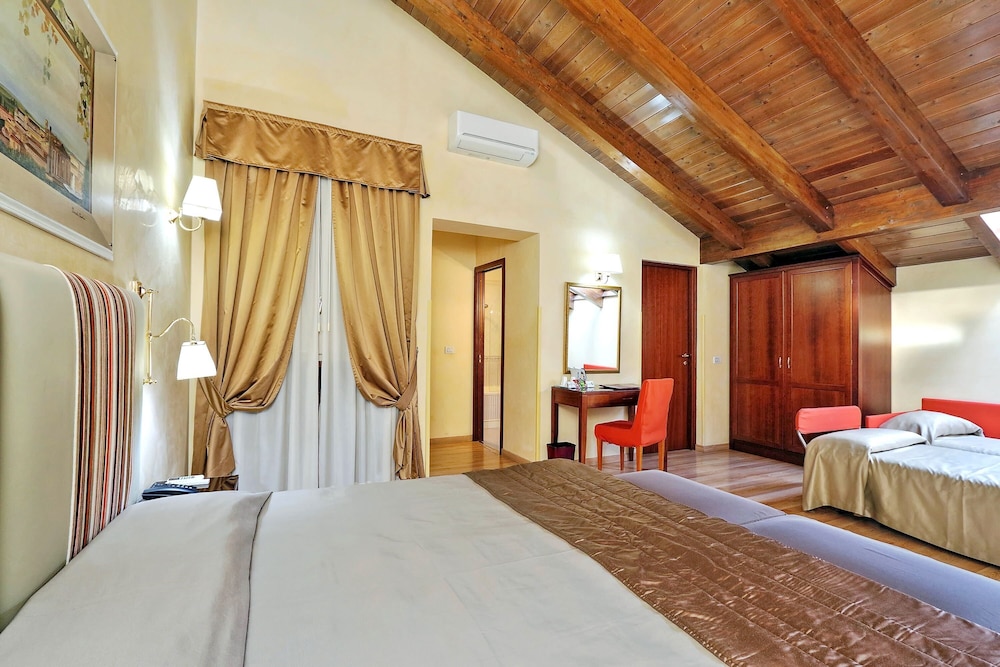 Hotel Camelia — Hotel rooms in Rome, Lazio