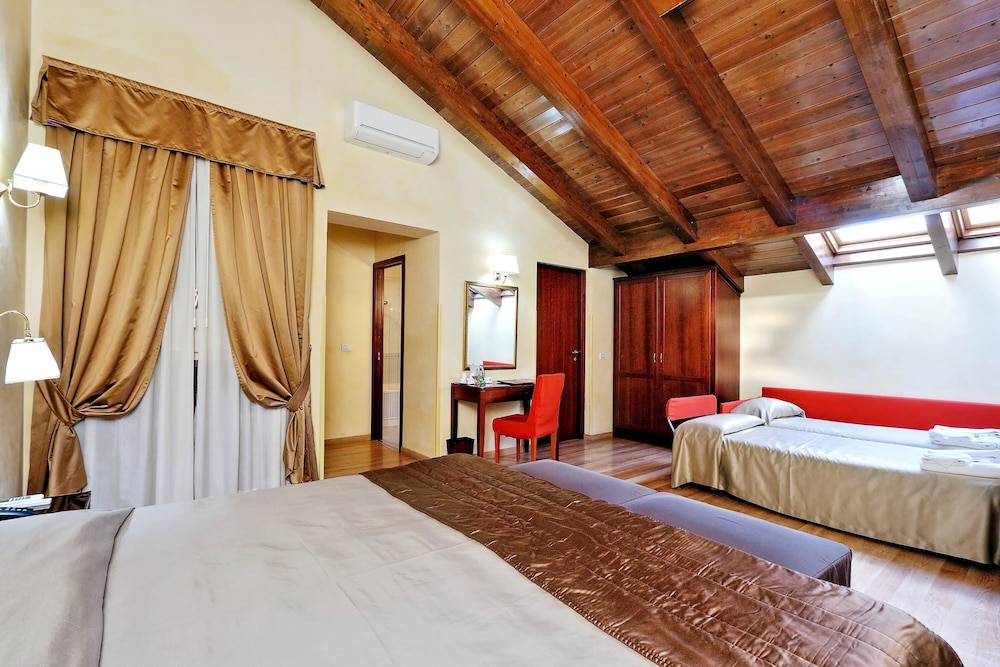 Hotel Camelia — Hotel rooms in Rome, Lazio