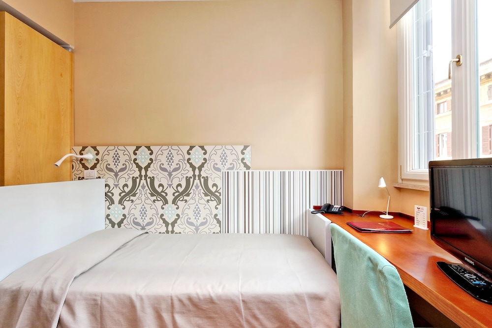 Hotel Camelia — Hotel rooms in Rome, Lazio