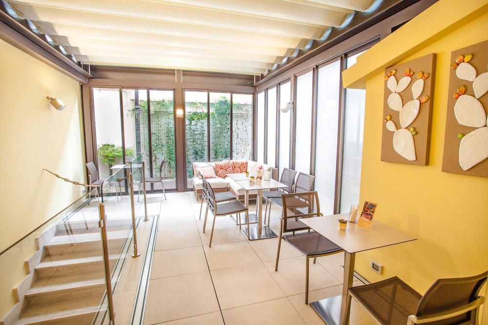 Hotel Camelia — Restaurant & bars in Rome, Lazio