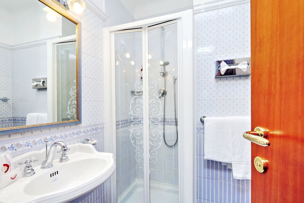 Hotel Camelia — Hotel rooms in Rome, Lazio