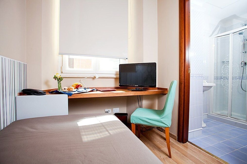 Hotel Camelia — Hotel rooms in Rome, Lazio