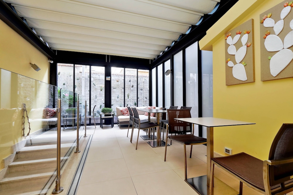 Hotel Camelia — Restaurant & bars in Rome, Lazio