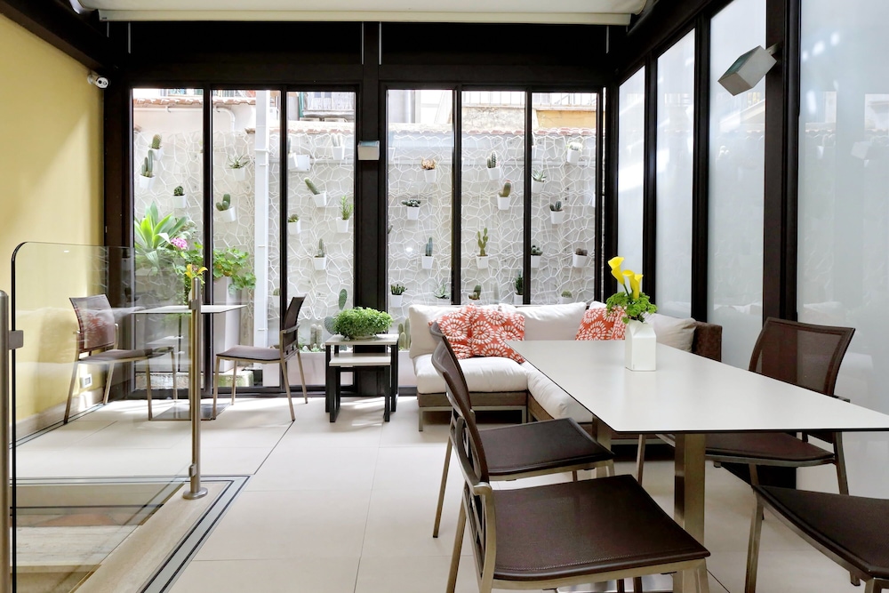 Hotel Camelia — Restaurant & bars in Rome, Lazio